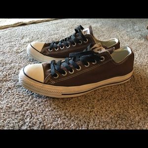 Brown Converse AllStar. Woman’s 11.